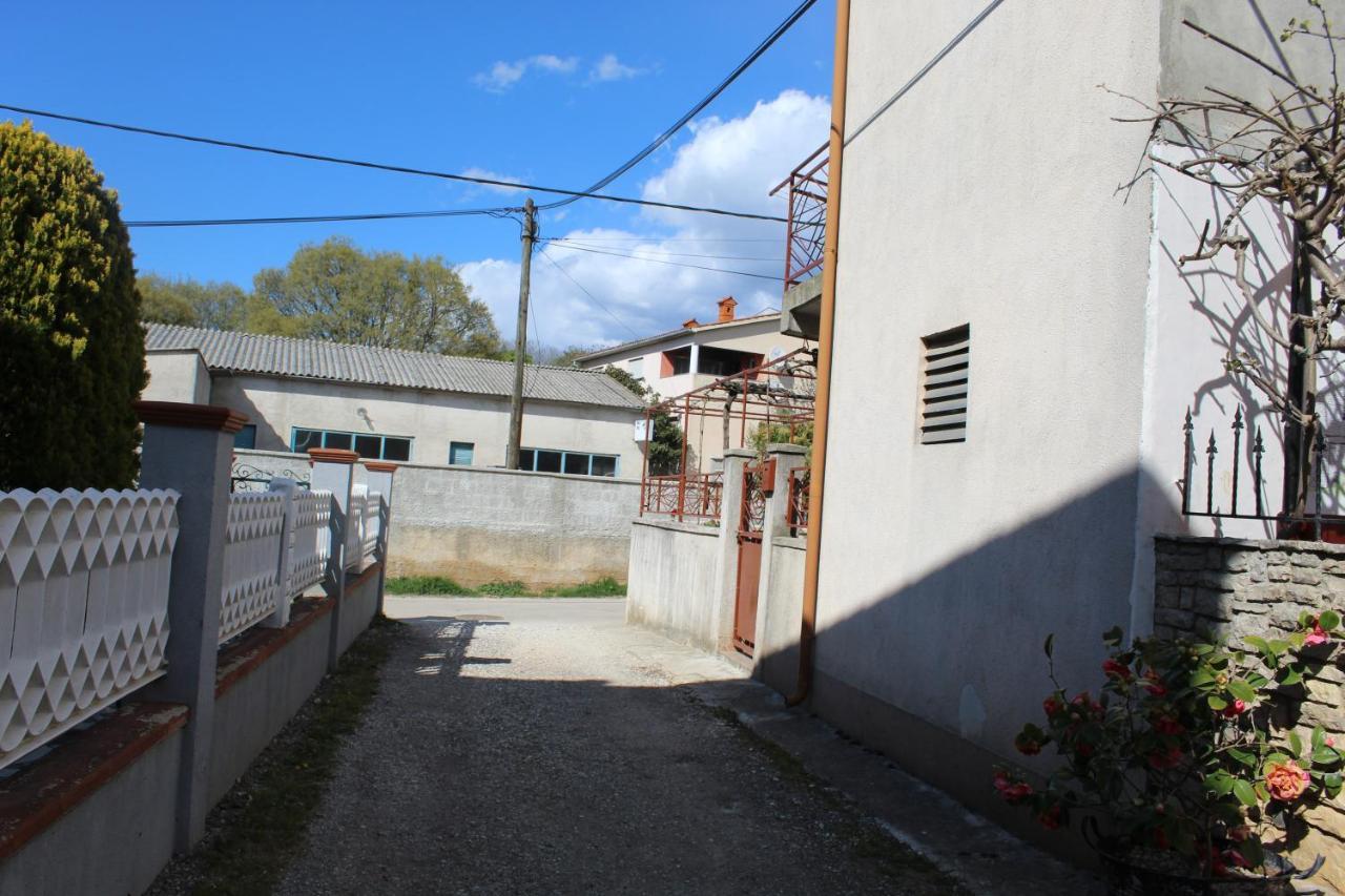 Studio Apartment Elsa Galižana Exterior foto